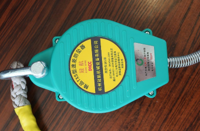 正值冬季，室外高空作業(yè)環(huán)境極端惡劣，防墜器必不可少